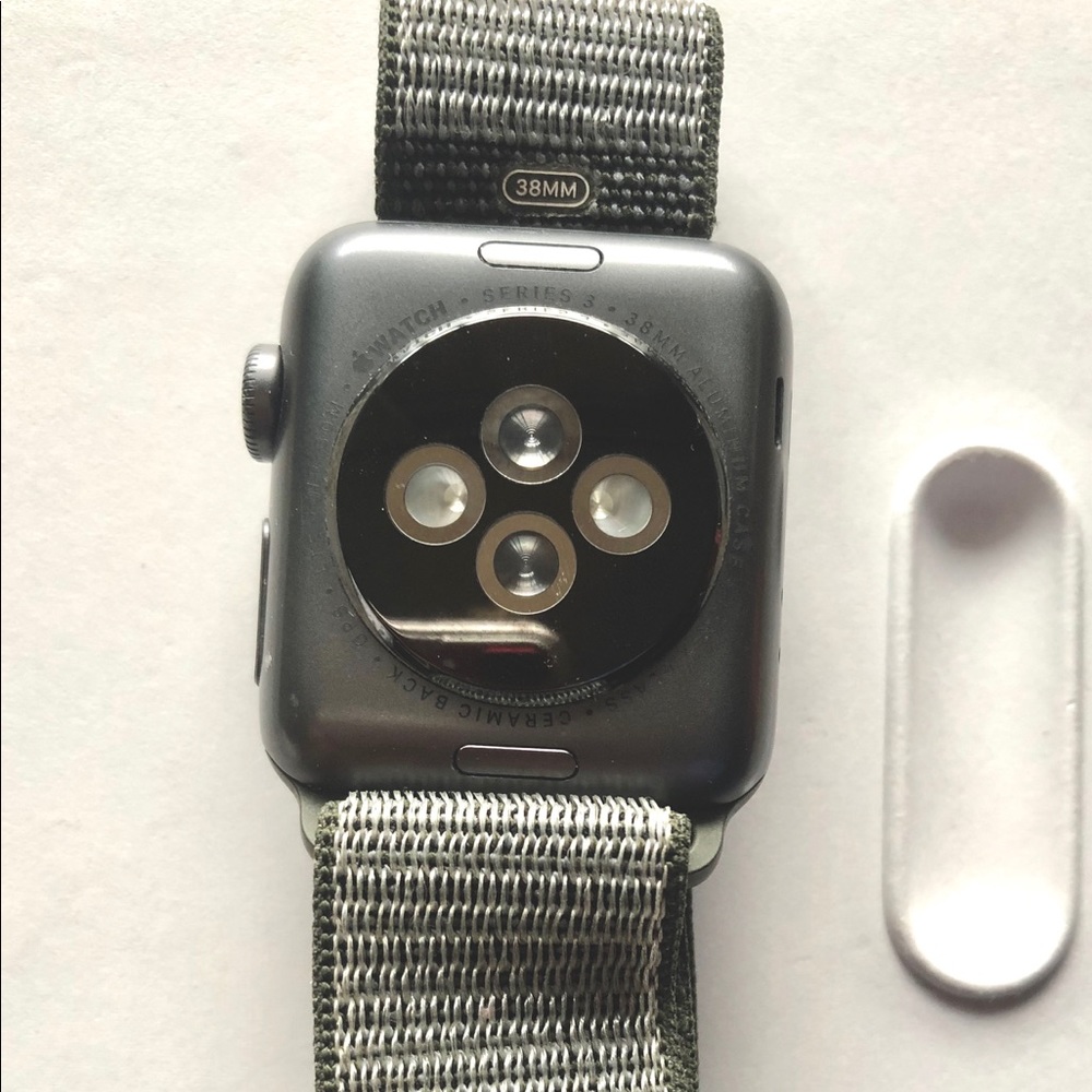 Used Apple Aluminum 3 Series w/GPS & Packaging - Picture 8 of 8